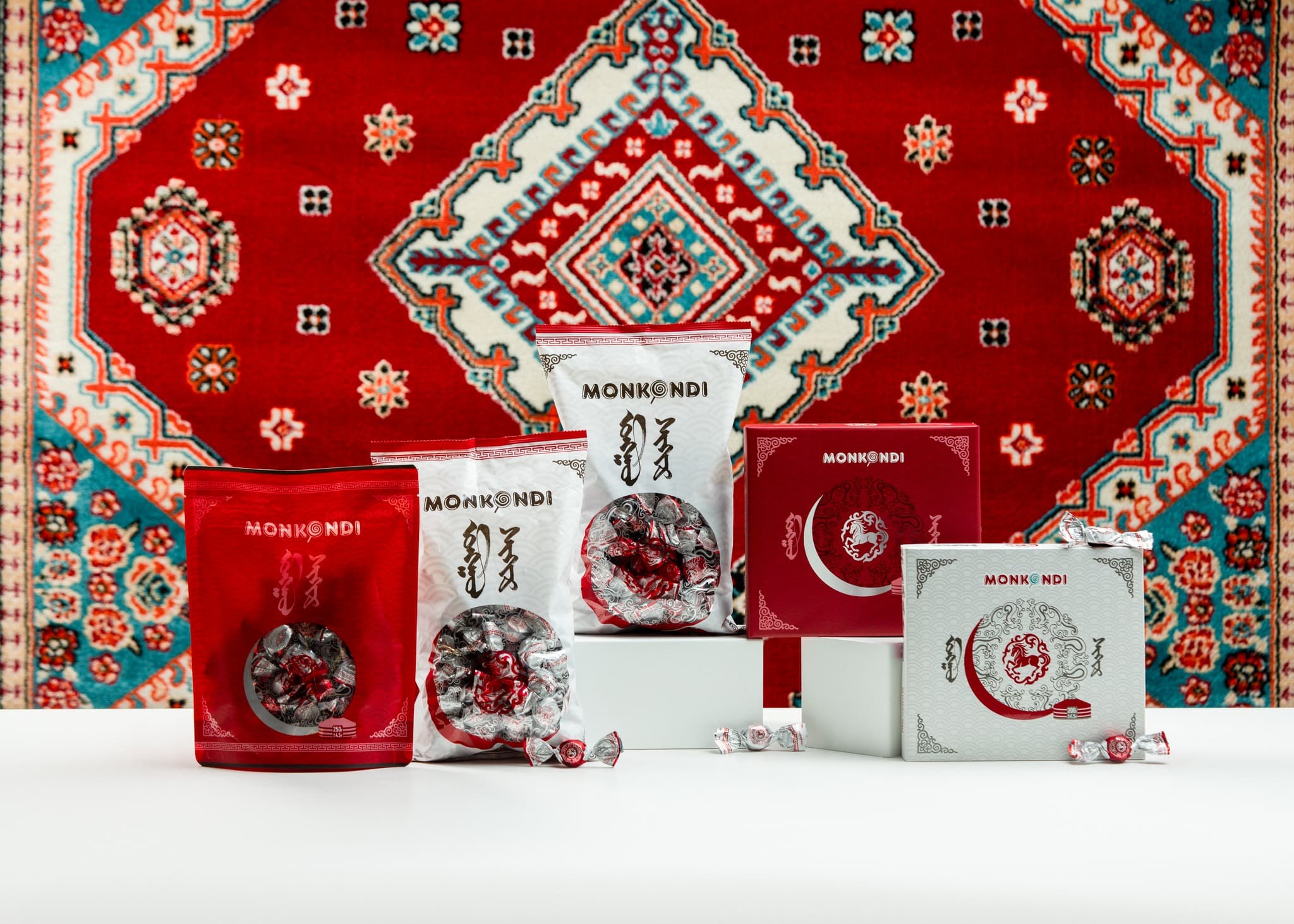 Улаан морин жилтэй золгож, бэлгэдэл шингэсэн "Улаан, Цагаан шандас" чихрийг Монгол түмний уламжлалт сар шинийн баярт зориулан үйлдвэрлэлээ