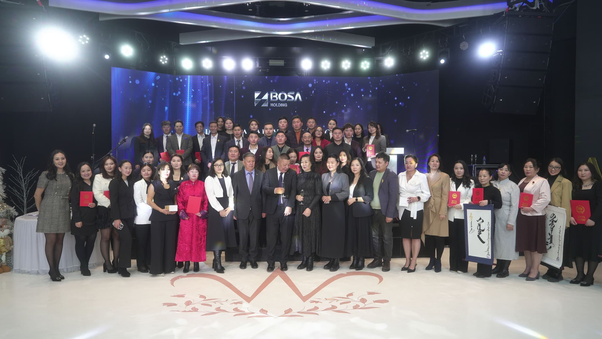 БОСА Холдинг нийт групп компаниудын шилдгүүдээ шалгаруулан урамшууллаа